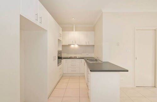 Gungahlin House | Bright 3BD House in Gungahlin with Pool & Free WiFi