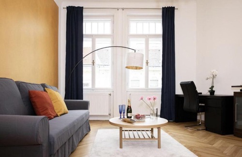 Wahring Apartment | Bright Apartment - Pet & Child Friendly, 15 Min to Center