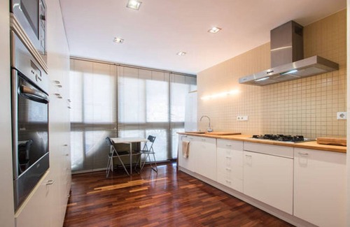Benalua Apartment | Bright Hotel: Central Location, Steps from the Beach