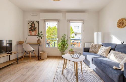 Casselardit Apartment | Bright Studio Steps from Tram - Family-Friendly Stay