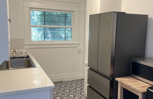 North Pine Apartment | Bright Upper 2-Bedroom near Vibrant Pine Ave, Long Beach