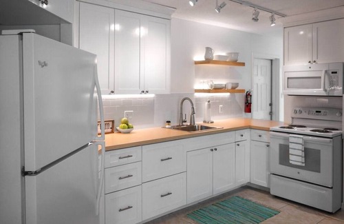 Seven Mile Beach Resort | Colorful 1 Bedroom Condo Steps from Seven Mile Beach