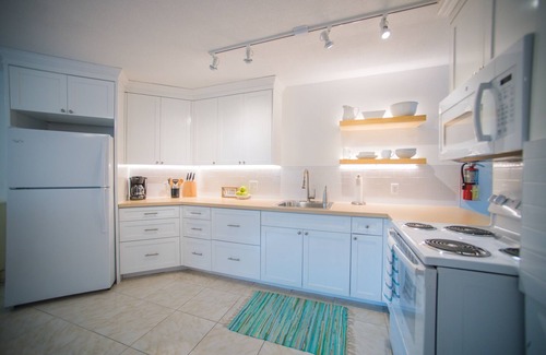 Seven Mile Beach Resort | Colorful 1 Bedroom Condo Steps from Seven Mile Beach