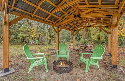 Sherwood Cottage | Vibrant Tiny Home for Two with Ocean View - Guest Rated 10/10
