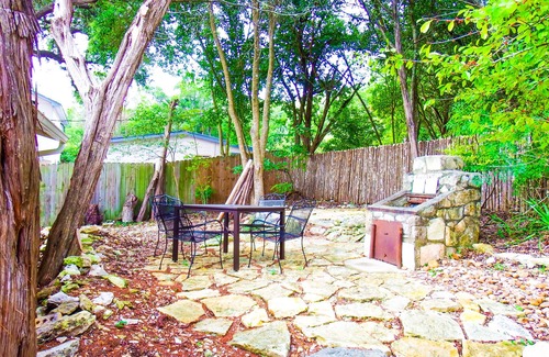 Kerrville Cottage | Bright & Cozy Home in the Antique Methodist Encampment