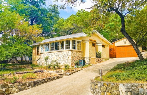 Kerrville Cottage | Bright & Cozy Home in the Antique Methodist Encampment