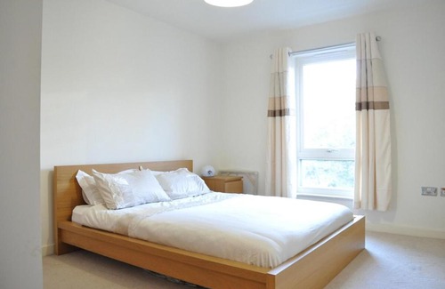 Bunhill Apartment | Bright and Accessible 1 Bed Apartment in Shoreditch