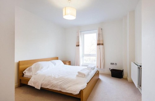 Bunhill Apartment | Bright and Accessible 1 Bed Apartment in Shoreditch