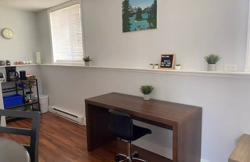 East Kootenay Apartment | Cozy 2BR Central Condo with Kitchen & Parking for Families