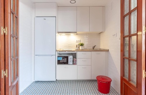 Nervion Apartment | Cozy Apartment in Seville with A-C, WIFI & Spa Access