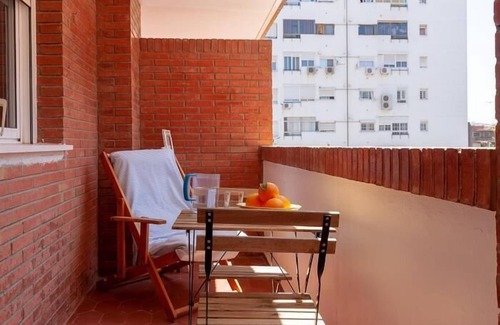Nervion Apartment | Cozy Apartment in Seville with A-C, WIFI & Spa Access