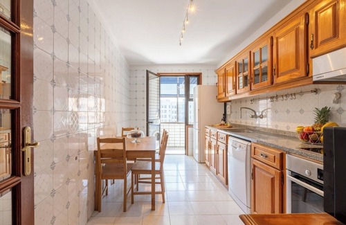 Paranhos Apartment | Bright and Elegant Urban Flat w/Balcony by Host Wise