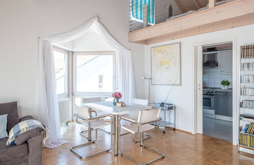 Ueberlingen Apartment | Bright Lakeview Apartment "Seeblick Nussdorf" with Breakfast