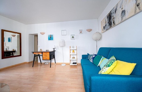 Montmartre Apartment | Bright Parisian Apartment with Family-Friendly Amenities