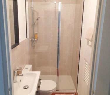 Beziers Apartment | Modern 3-Bedroom Apartment with Air Conditioning in Beziers