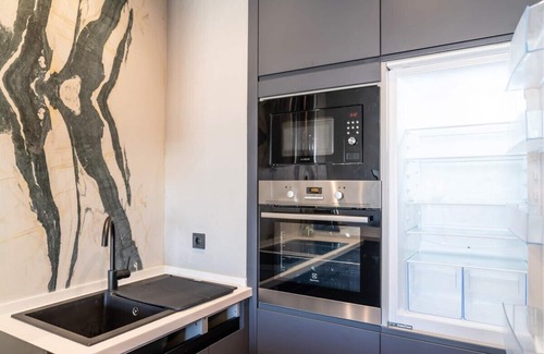 Beyoglu Apartment | Modern Apartment with Breathtaking City Views and Pool