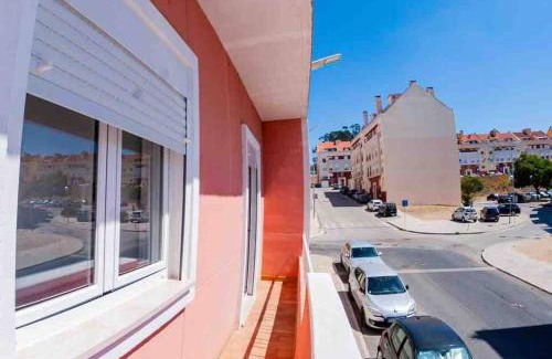Moita Apartment | Modern Flat with Air-Con & Free Parking for Families