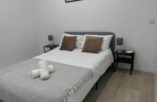 Moita Apartment | Modern Flat with Air-Con & Free Parking for Families