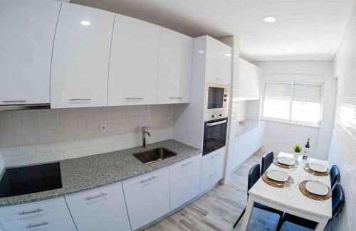 Moita Apartment | Modern Flat with Air-Con & Free Parking for Families