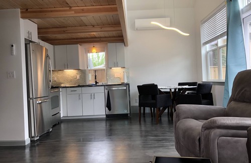 Montavilla House | Bright and Open Modern Northeast Montavilla Retreat