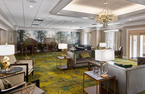 Athens Hotel | Bright and Peaceful Getaway Near Campus, Shops, and Historic Sites
