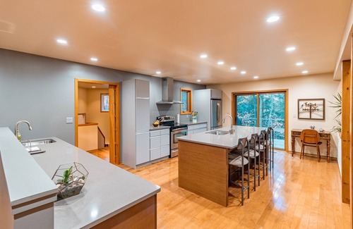 Grand Bend House | Guest Rated 9.6: Family Retreat in Southcott Pines, Grand Bend
