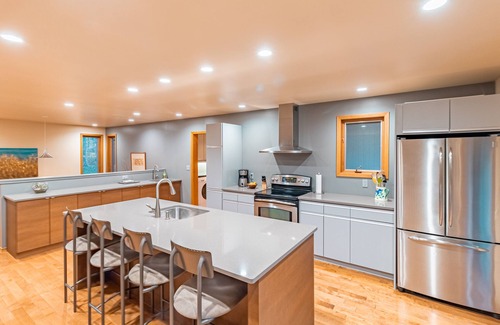 Grand Bend House | Guest Rated 9.6: Family Retreat in Southcott Pines, Grand Bend