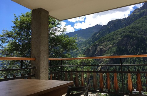 Paquier Apartment | Bright Apartment with Ocean View, Spa, and Large Balcony