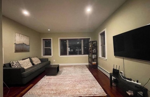 Brighton Beach Apartment | Bright and spacious 2 bed apartment in Brooklyn, NY