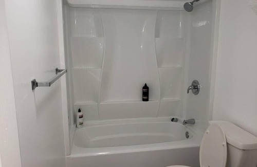 White City Apartment | Bright 3-Bedroom Suite Ideal for Families Near the Mountains