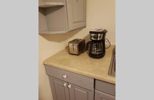 White City Apartment | Bright 3-Bedroom Suite Ideal for Families Near the Mountains