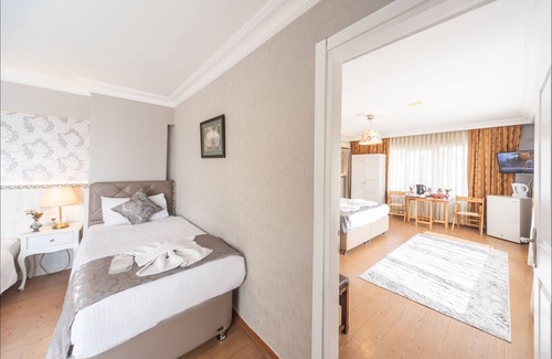 Sultanahmet House | Inviting Apartment Steps from Blue Mosque with Breakfast