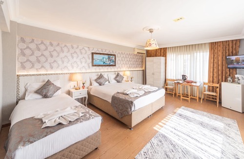 Sultanahmet House | Inviting Apartment Steps from Blue Mosque with Breakfast