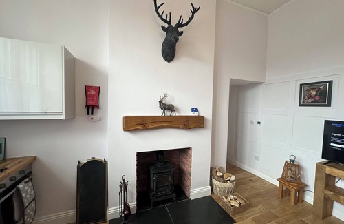 Langwathby Cottage | Bright and spacious 1 bedroom apartment dog friendly & unique with free parking and 22kw EV charger near Lakes One for Instagram!