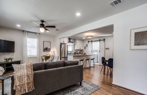 North Central Carrollton House | Bright and Spacious 3 BR 2 BR