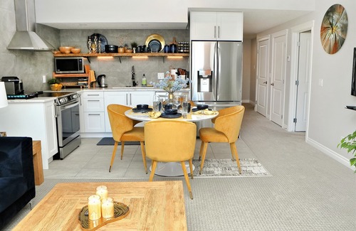 Southeast Calgary Apartment | Bright 1-Bdr Guest Suite in South Calgary - Rated 10/10!