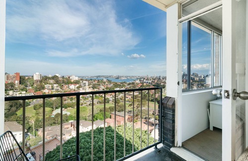 Neutral Bay Apartment | Bright and Inviting Studio Apartment with Pool Access