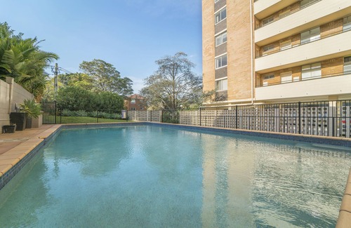 Neutral Bay Apartment | Bright and Inviting Studio Apartment with Pool Access