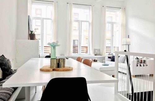 Harmonie Apartment | Bright and sunny stylish 4br apartment!