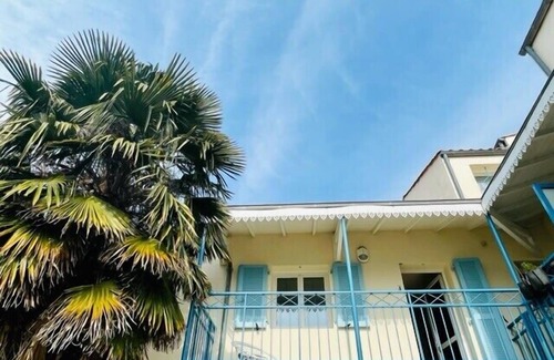 La Rochelle Apartment | Inviting Nest in La Rochelle with Breakfast & Family Amenities