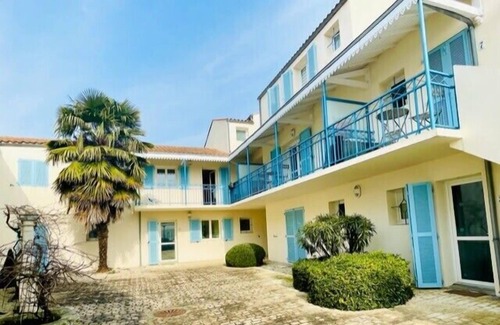 La Rochelle Apartment | Inviting Nest in La Rochelle with Breakfast & Family Amenities