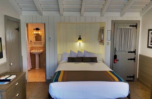 Grand Canyon Village Cabin | Explore Bright Angel Lodge – Ideal Stay Inside the Park