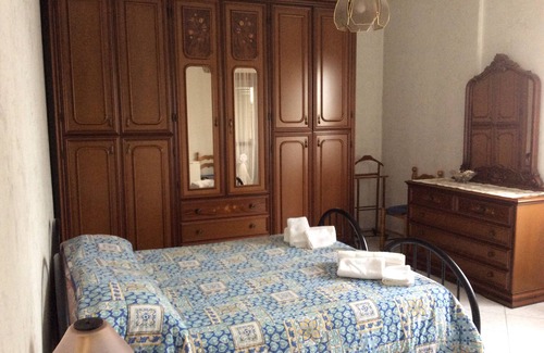 San Giuliano Milanese Apartment | Inviting Apartment Near Milan's Center with Spa & Kitchen