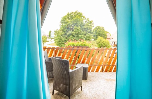 Unterwaldhausen Apartment | Inviting "In the Green" Apartment for 6-8 Near Lake Constance