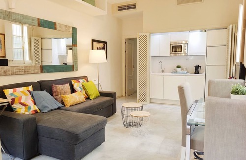 La Florida Apartment | Bright Santa Cruz Apartment with Kitchen & Spa Amenities