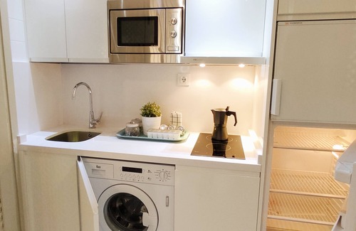 La Florida Apartment | Bright Santa Cruz Apartment with Kitchen & Spa Amenities