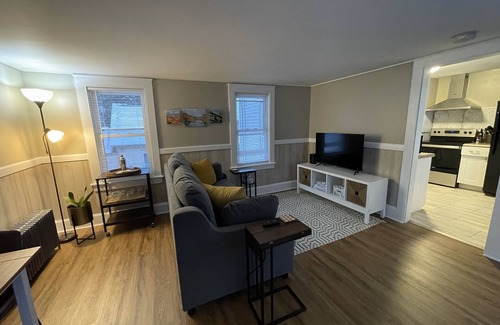 Franklin Apartment | Bright Apartment with Spa and Hot Tub Near Downtown