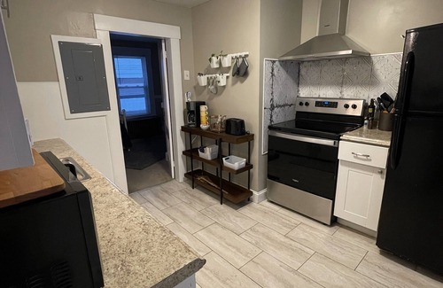 Franklin Apartment | Bright Apartment with Spa and Hot Tub Near Downtown
