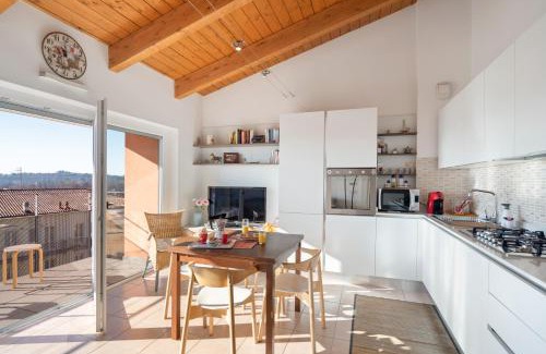 San Fermo della Battaglia Apartment | Bright Apartment Como Cavallasca - Family-Friendly Escape
