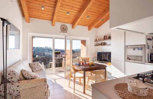 San Fermo della Battaglia Apartment | Bright Apartment Como Cavallasca - Family-Friendly Escape